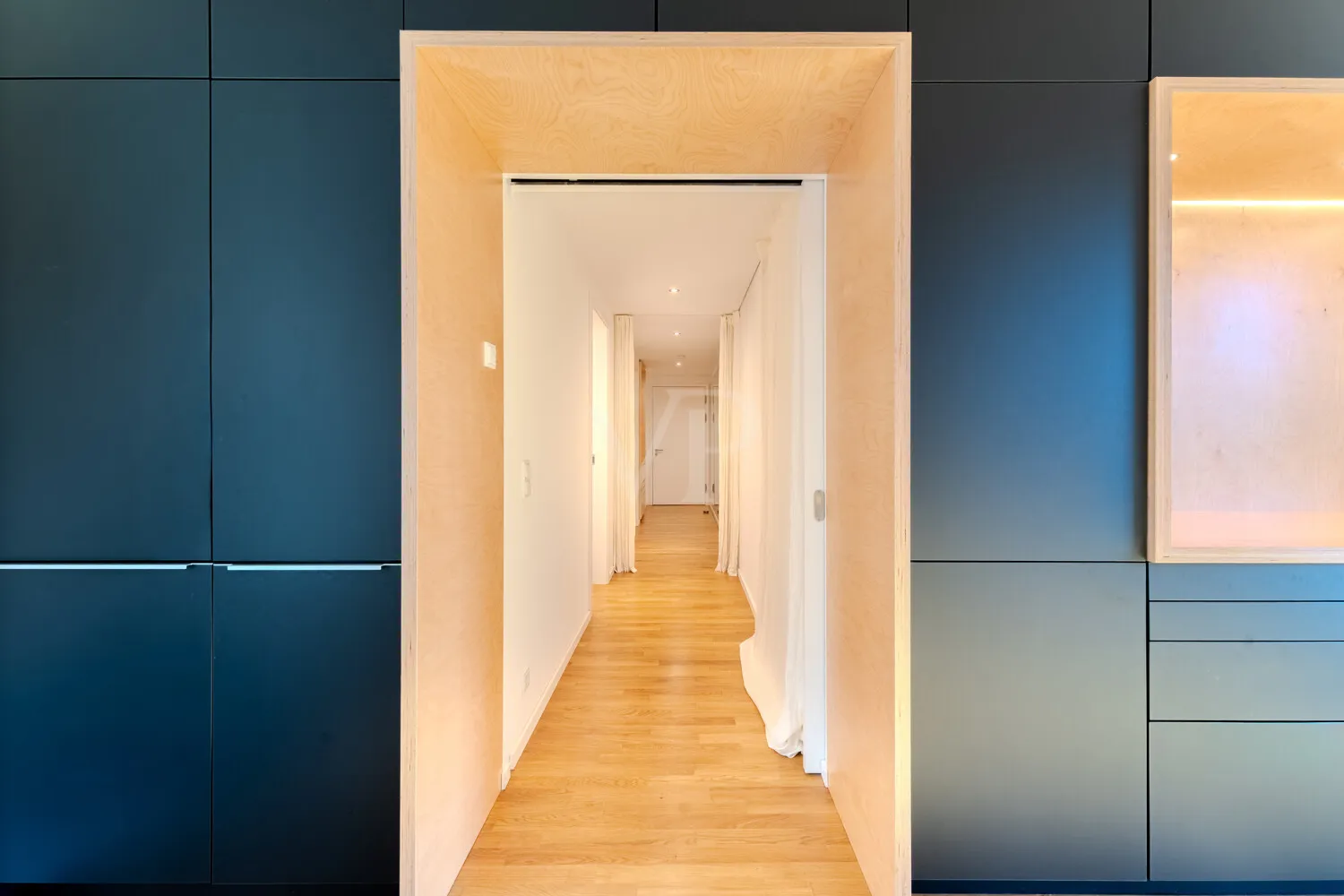 Blick von der Küche in den Flur