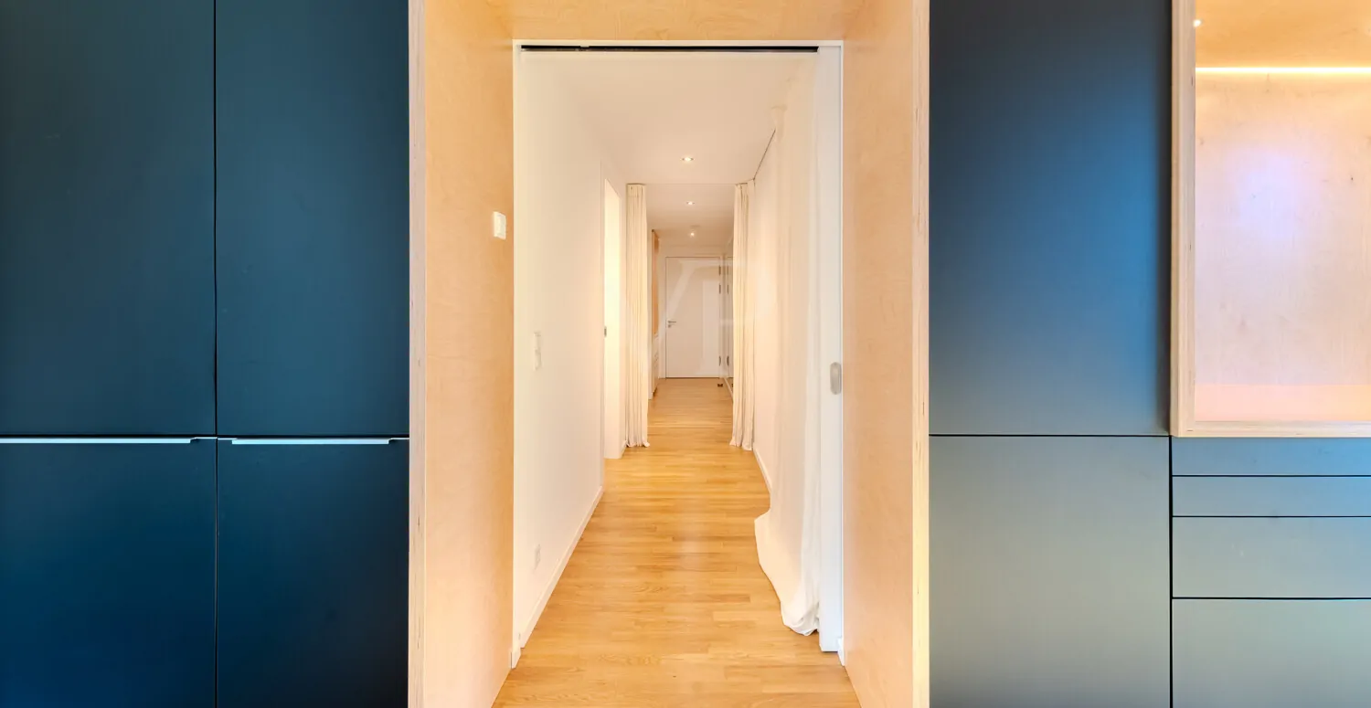 Blick von der Küche in den Flur