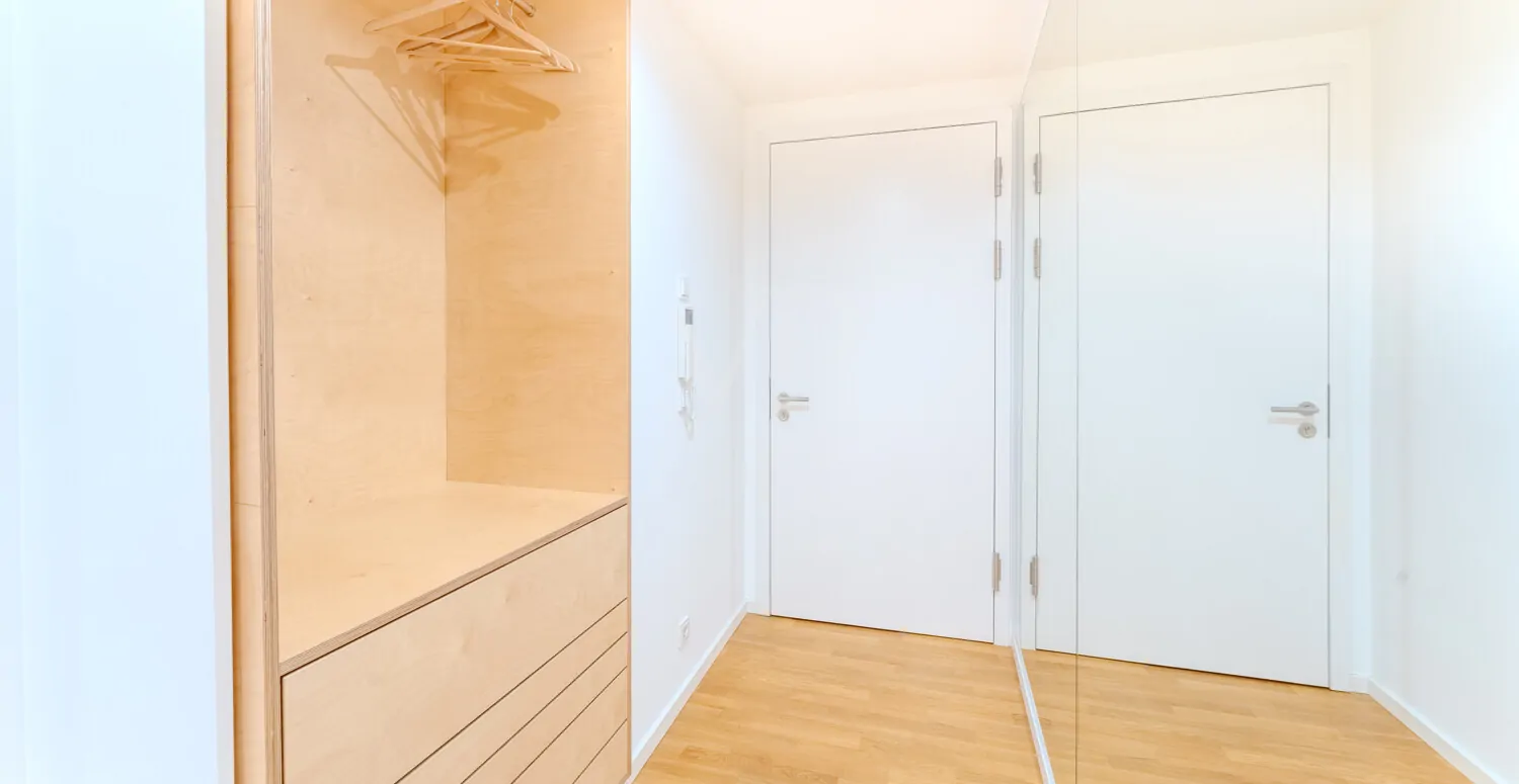 Flur mit Einbaugarderobe (Fl)