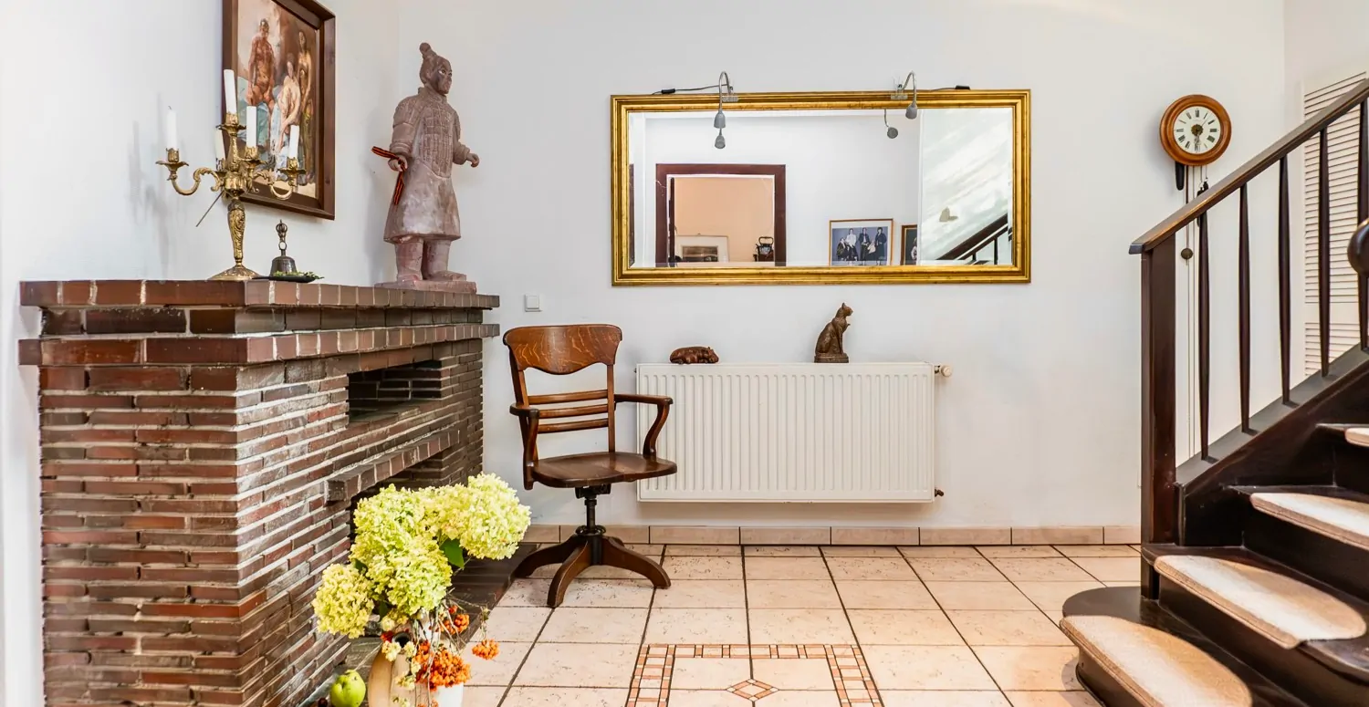 Entrée mit Aufgang ins 1.OG