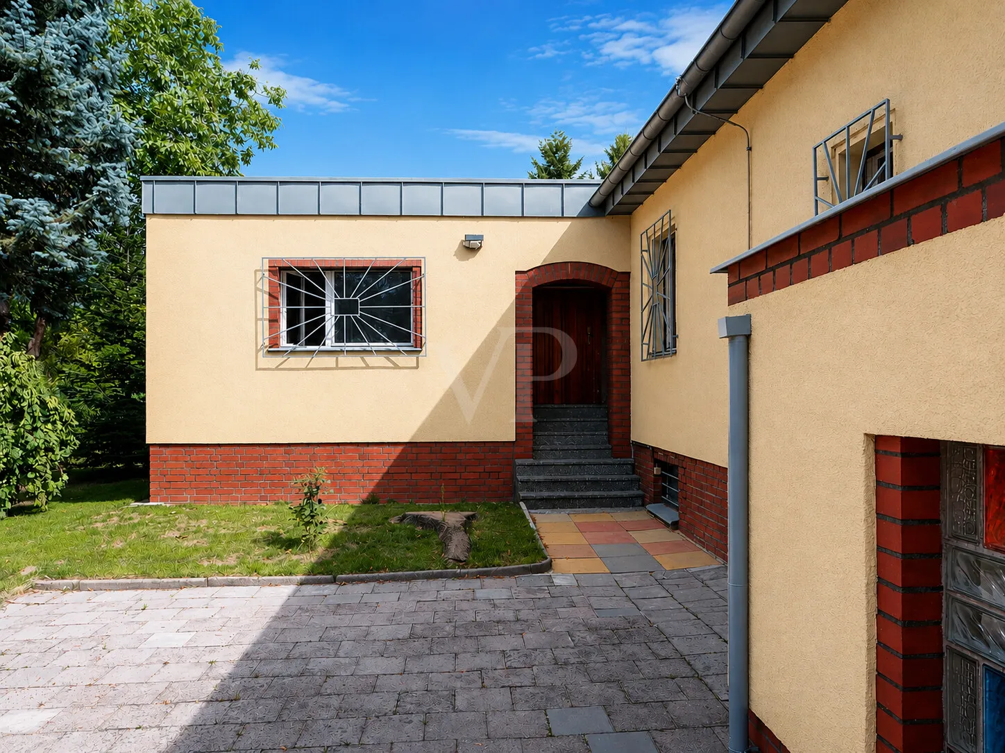 Eingang zum Anbau vom Garten