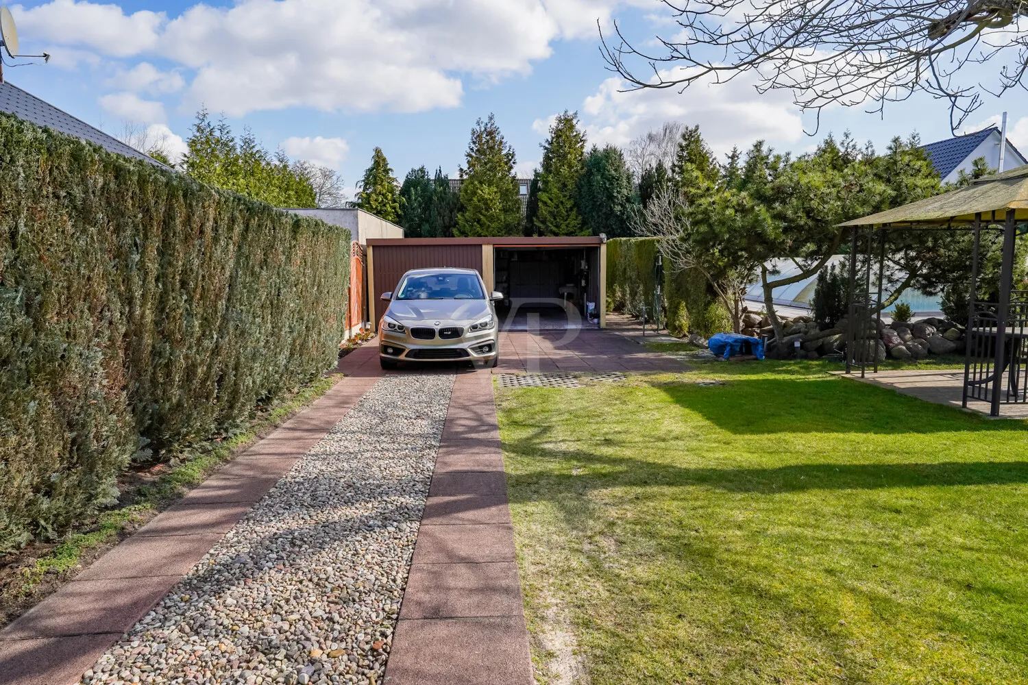 Zufahrt zur Garage
