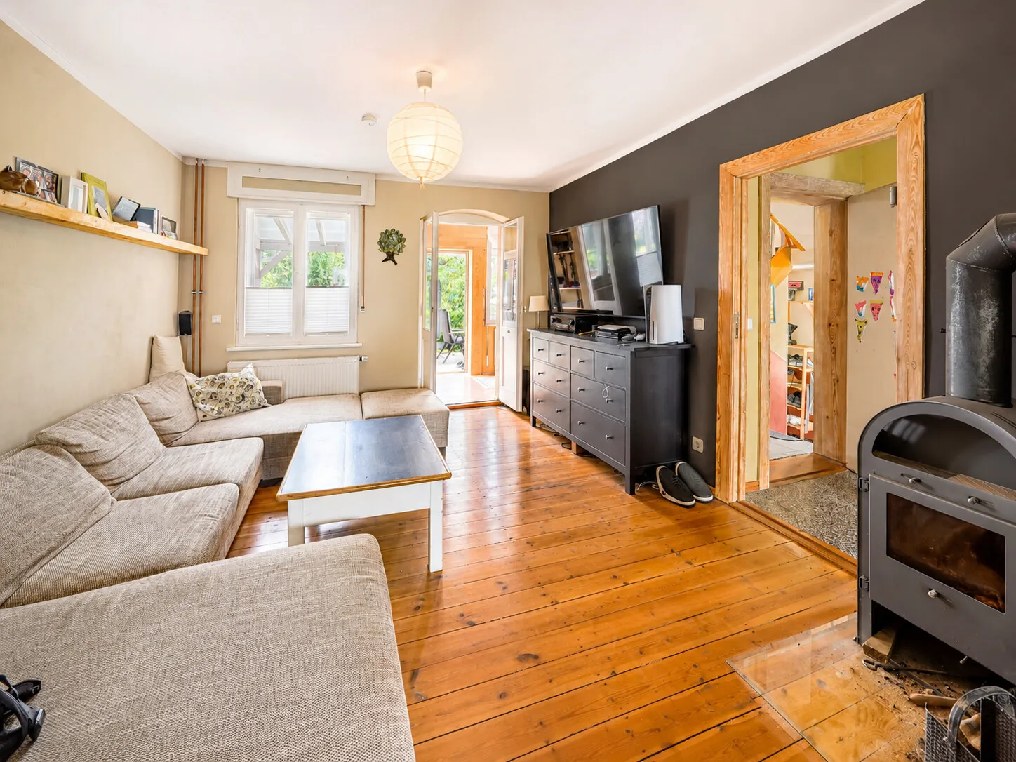 Wohnzimmer mit Kamin