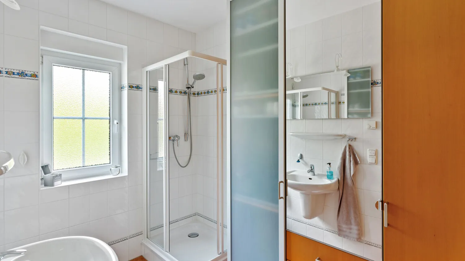 Gäste-WC mit Dusche
