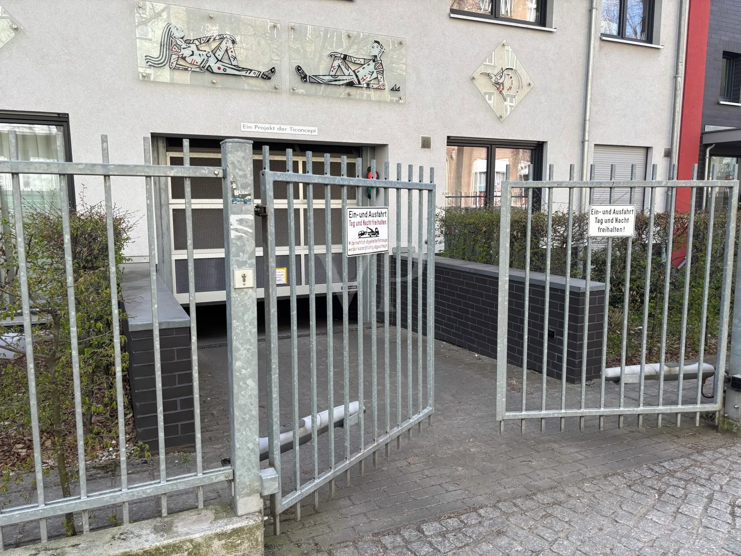 Tiefgarageneinfahrt