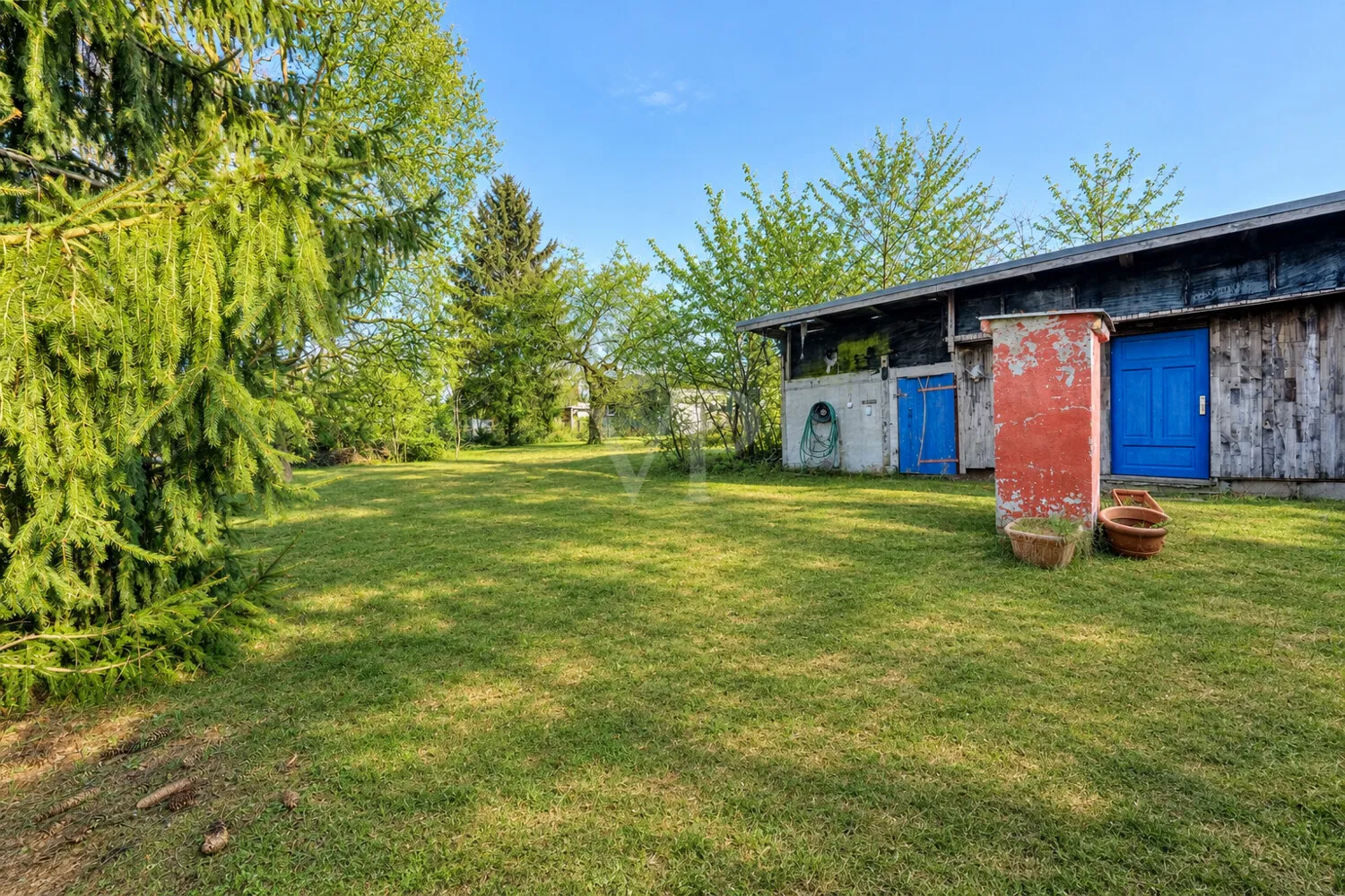 Bebauung Schuppen (KI generiertes Sommerfoto)