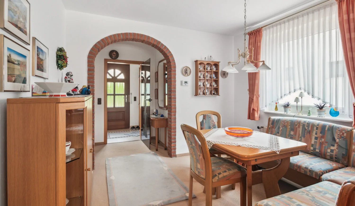 Schöne Doppelhaushälfte mit Ausbaupotential und Garage in ruhiger Lage