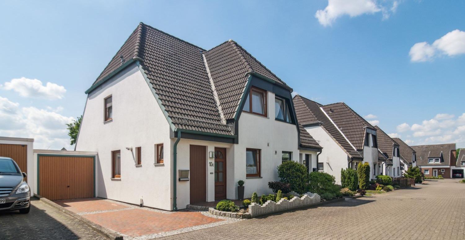 Schöne Doppelhaushälfte mit Ausbaupotential und Garage in ruhiger Lage