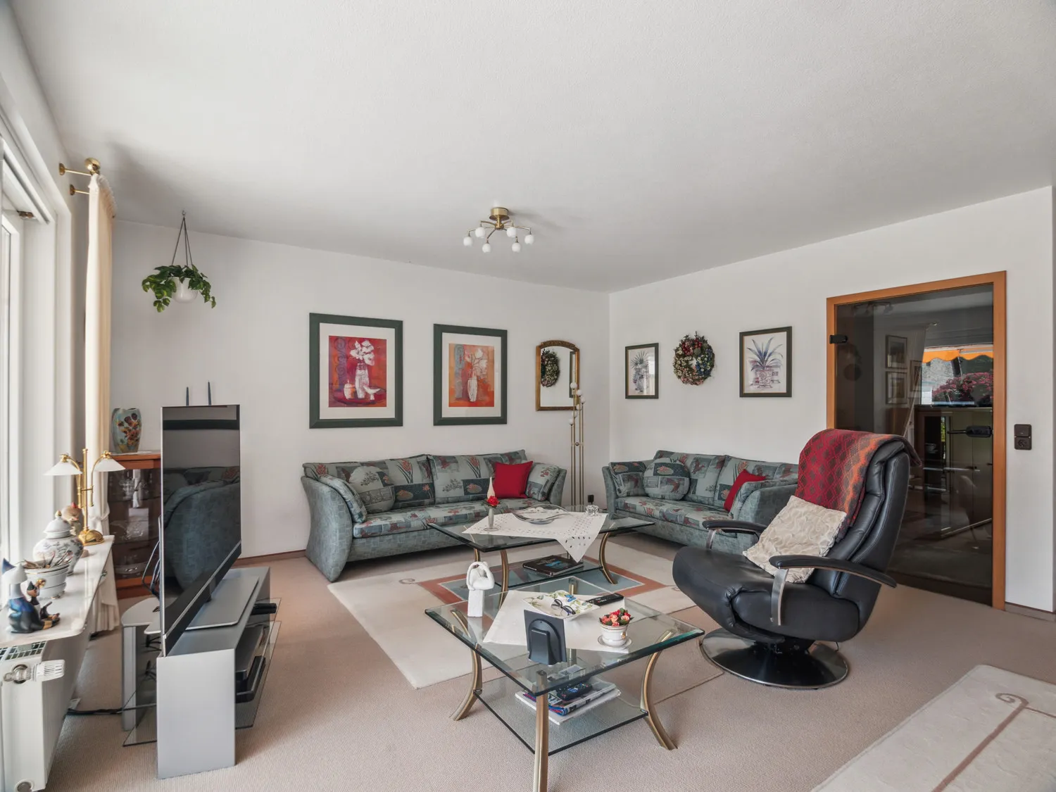 Schöne Doppelhaushälfte mit Ausbaupotential und Garage in ruhiger Lage