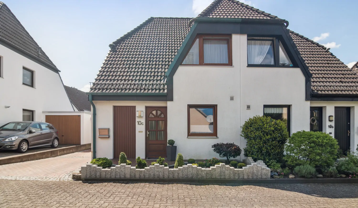 Schöne Doppelhaushälfte mit Ausbaupotential und Garage in ruhiger Lage