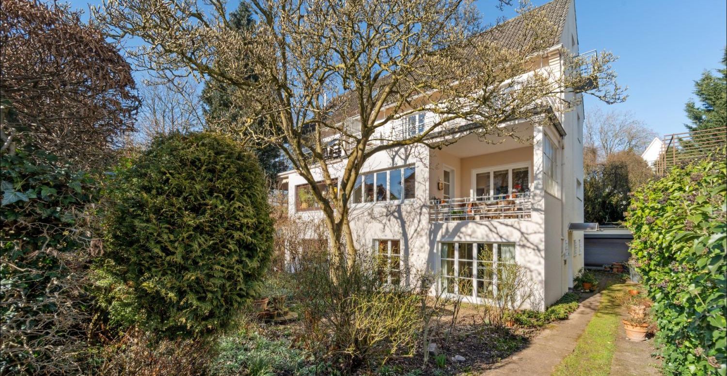 Charmante Doppelhaushälfte mit Dachterrasse und Ausbaupotential