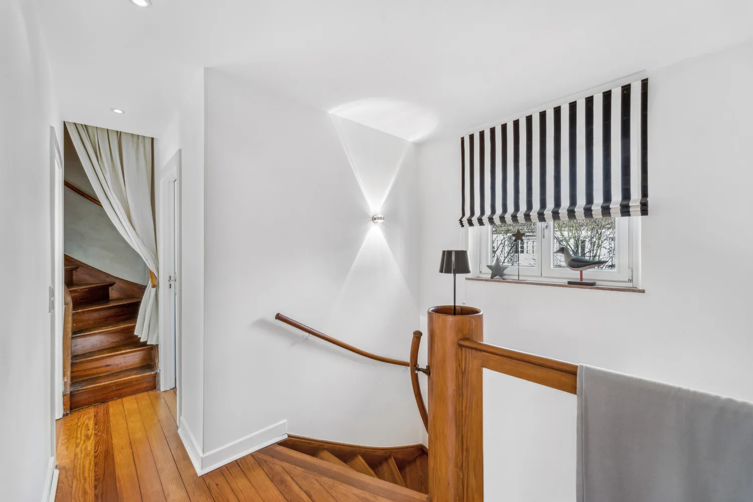 Καλαίσθητη ημι-ανεξάρτητη κατοικία με ταράτσα και δυνατότητα επέκτασης