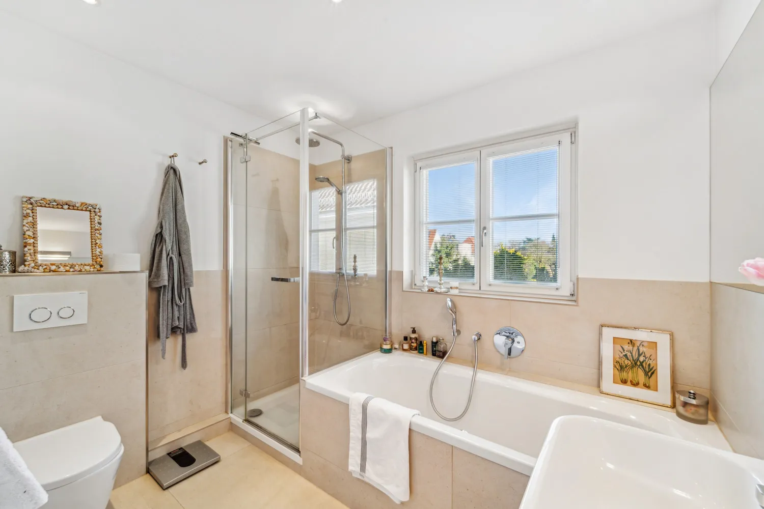 Καλαίσθητη ημι-ανεξάρτητη κατοικία με ταράτσα και δυνατότητα επέκτασης