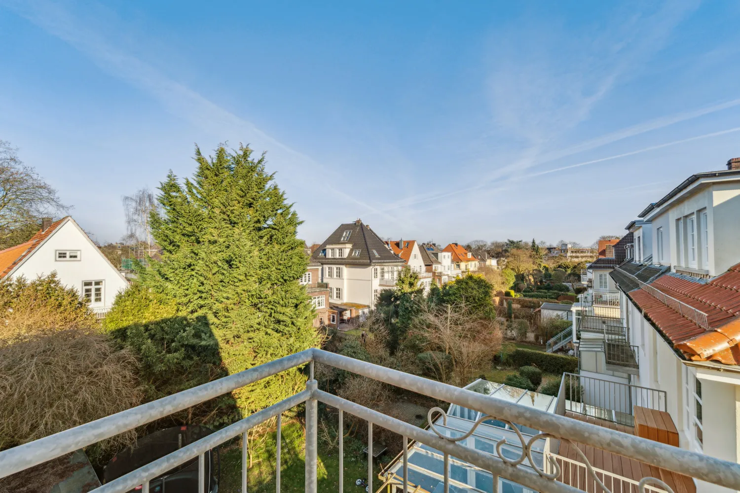 Καλαίσθητη ημι-ανεξάρτητη κατοικία με ταράτσα και δυνατότητα επέκτασης