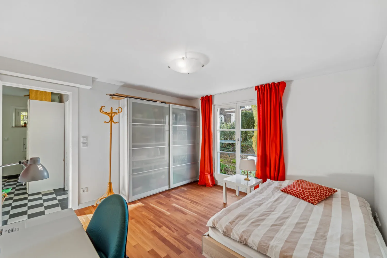 Καλαίσθητη ημι-ανεξάρτητη κατοικία με ταράτσα και δυνατότητα επέκτασης