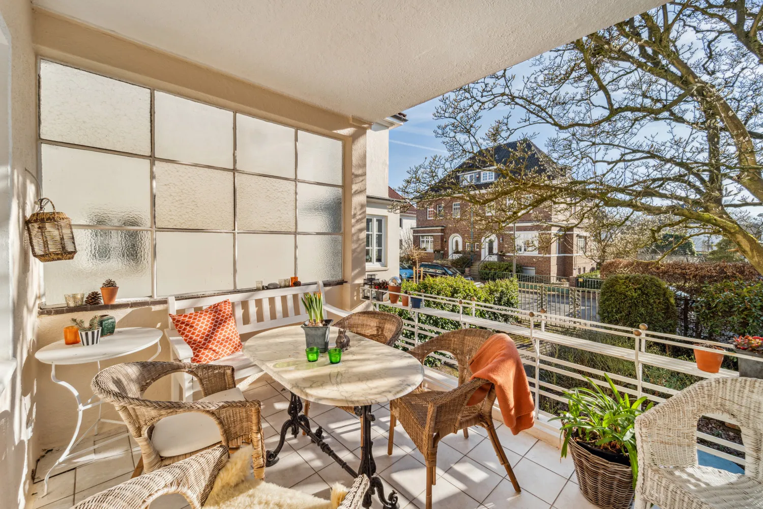 Καλαίσθητη ημι-ανεξάρτητη κατοικία με ταράτσα και δυνατότητα επέκτασης