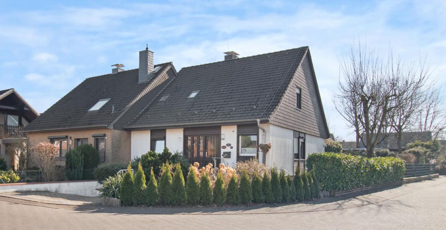 Geräumiges Wohnhaus mit separater Wohnung in schöner Lage in Habenhausen