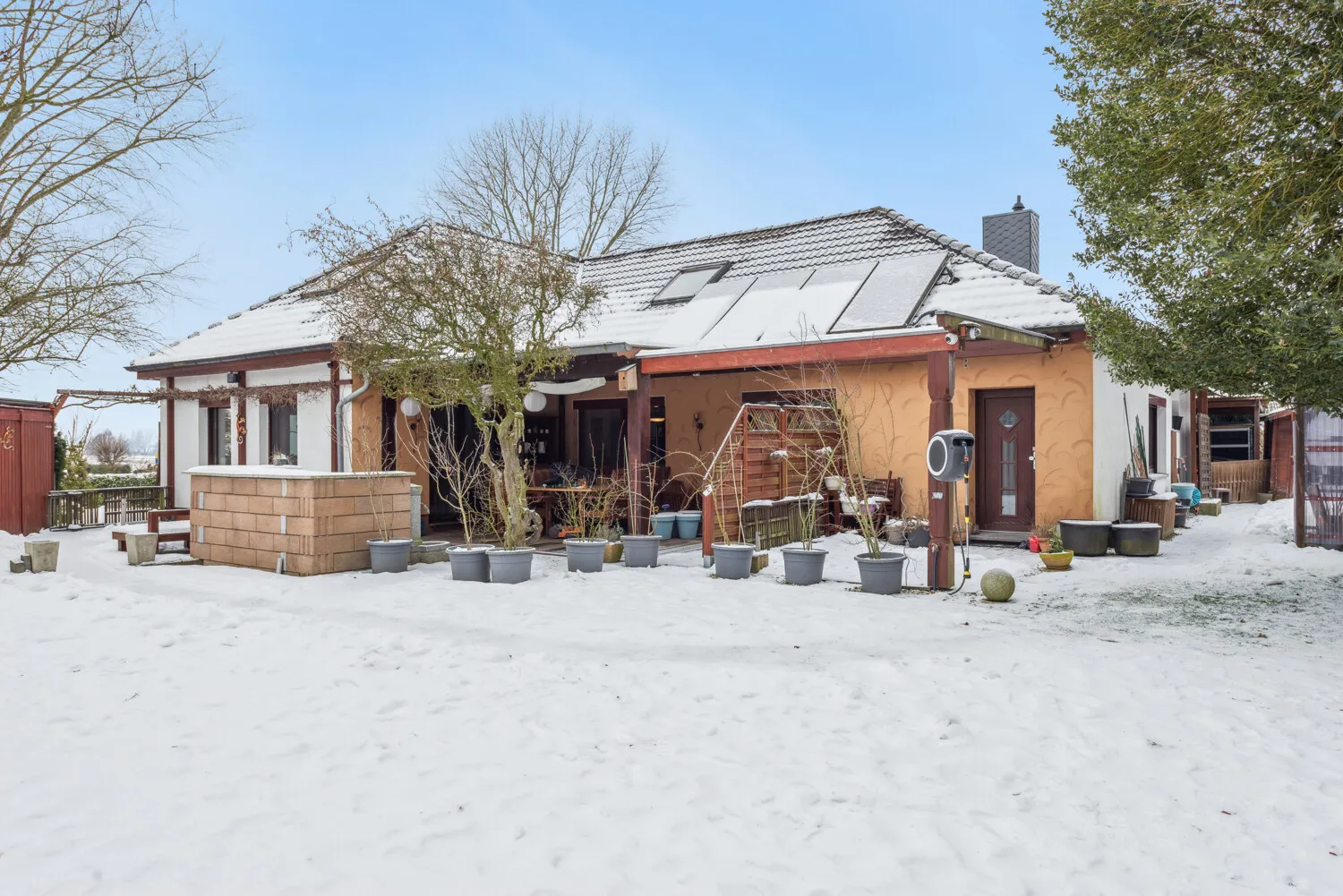 Einfamilienhaus mit Einliegerwohnung direkt an der Natur, energetisch saniert