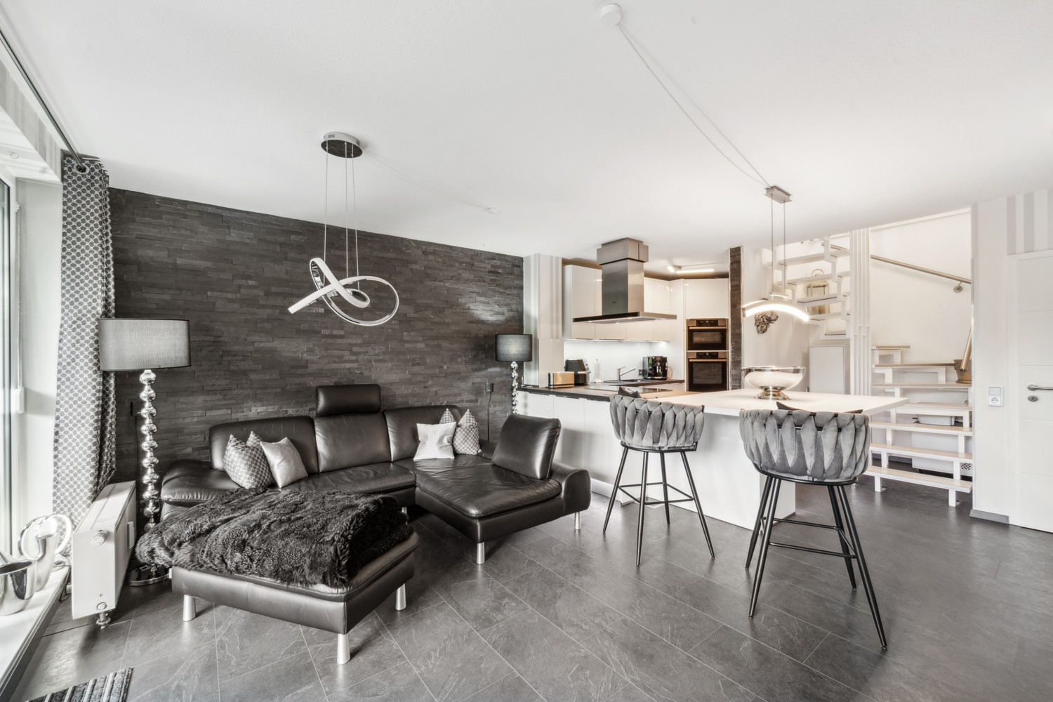 Moderne Maisonettewohnung in hochwertiger Ausstattung mit 2 Balkonen und einem Tiefgaragenstellplatz