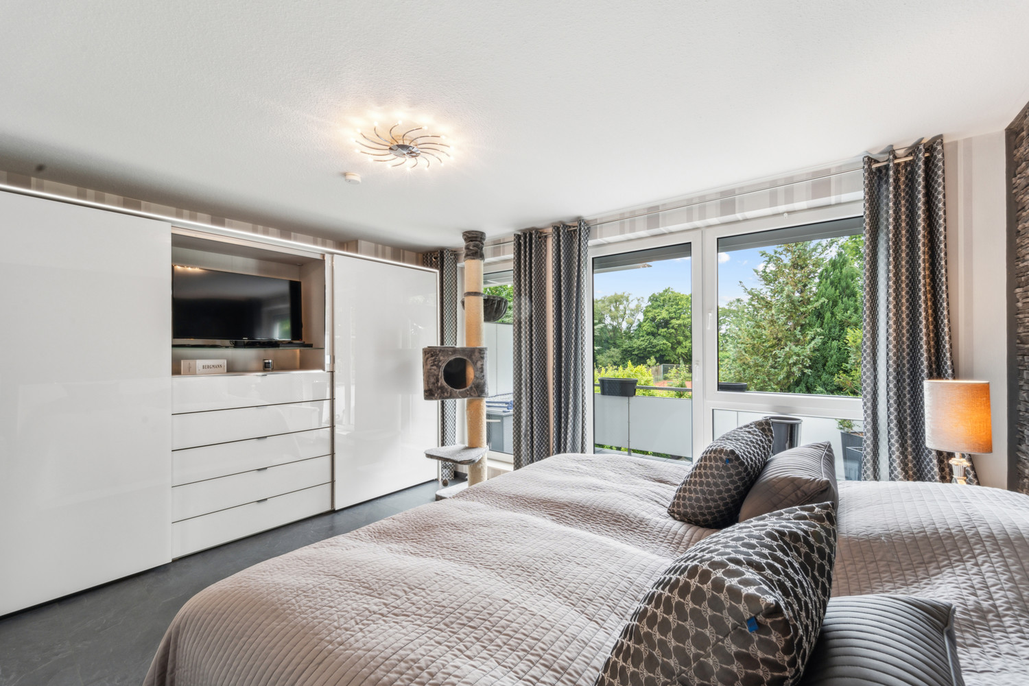 Moderne Maisonettewohnung in hochwertiger Ausstattung mit 2 Balkonen und einem Tiefgaragenstellplatz