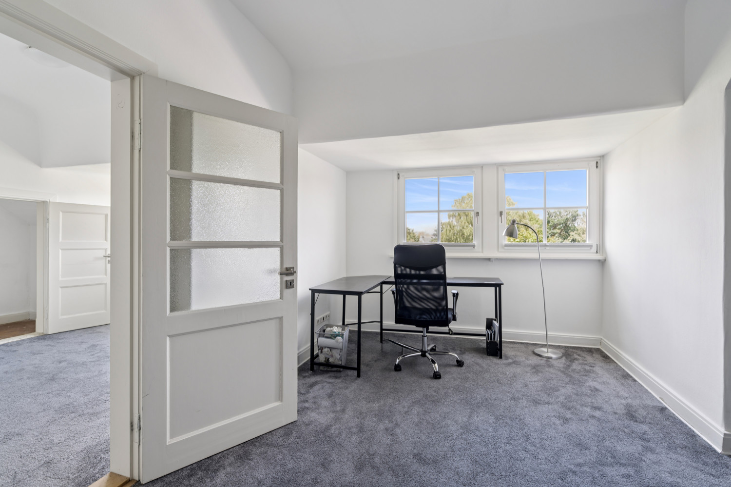 Zimmer mit Übergang in ein weiteres Zimmer