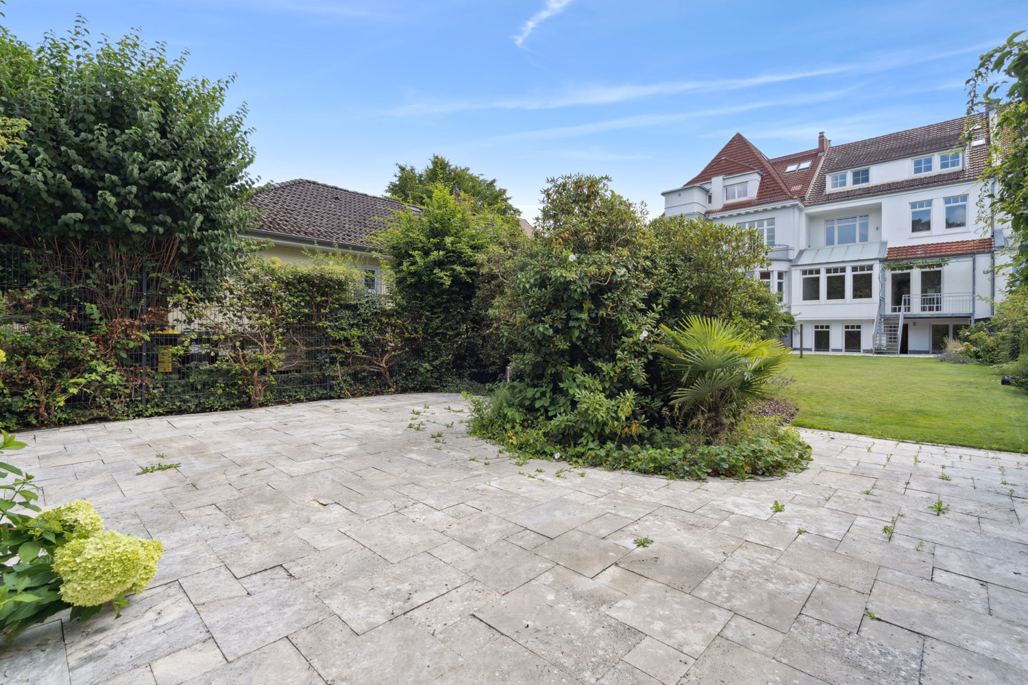 Terrasse im hinteren Bereich des Gartens