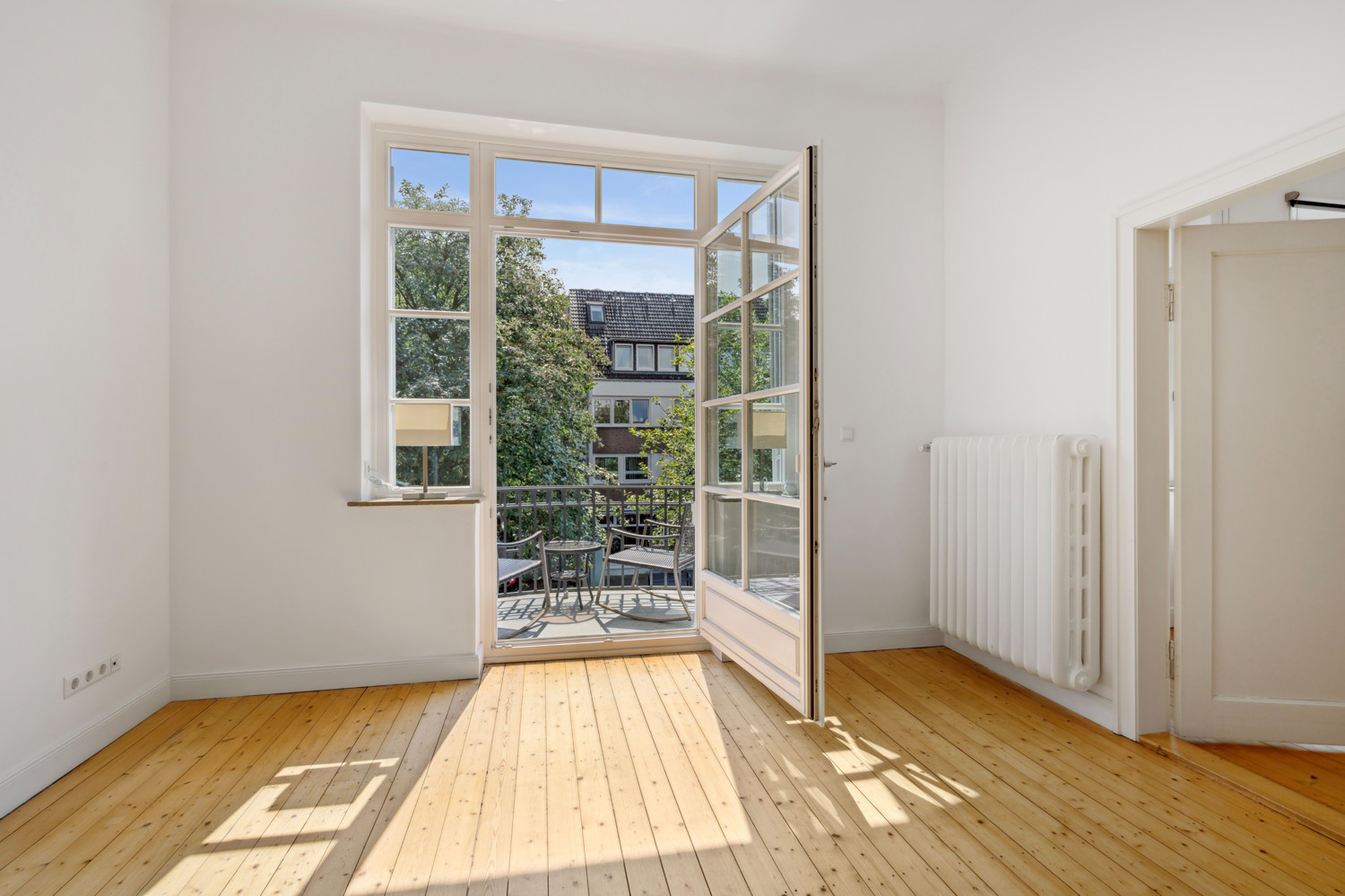 Zimmer mit Balkon