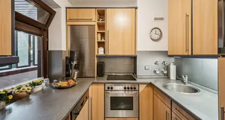 von_poll_real_estate_property_25057043_image_2