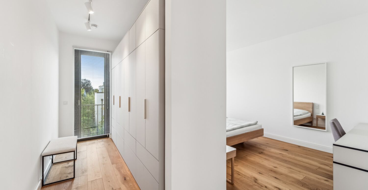 Ankleideraum und Schlafzimmer