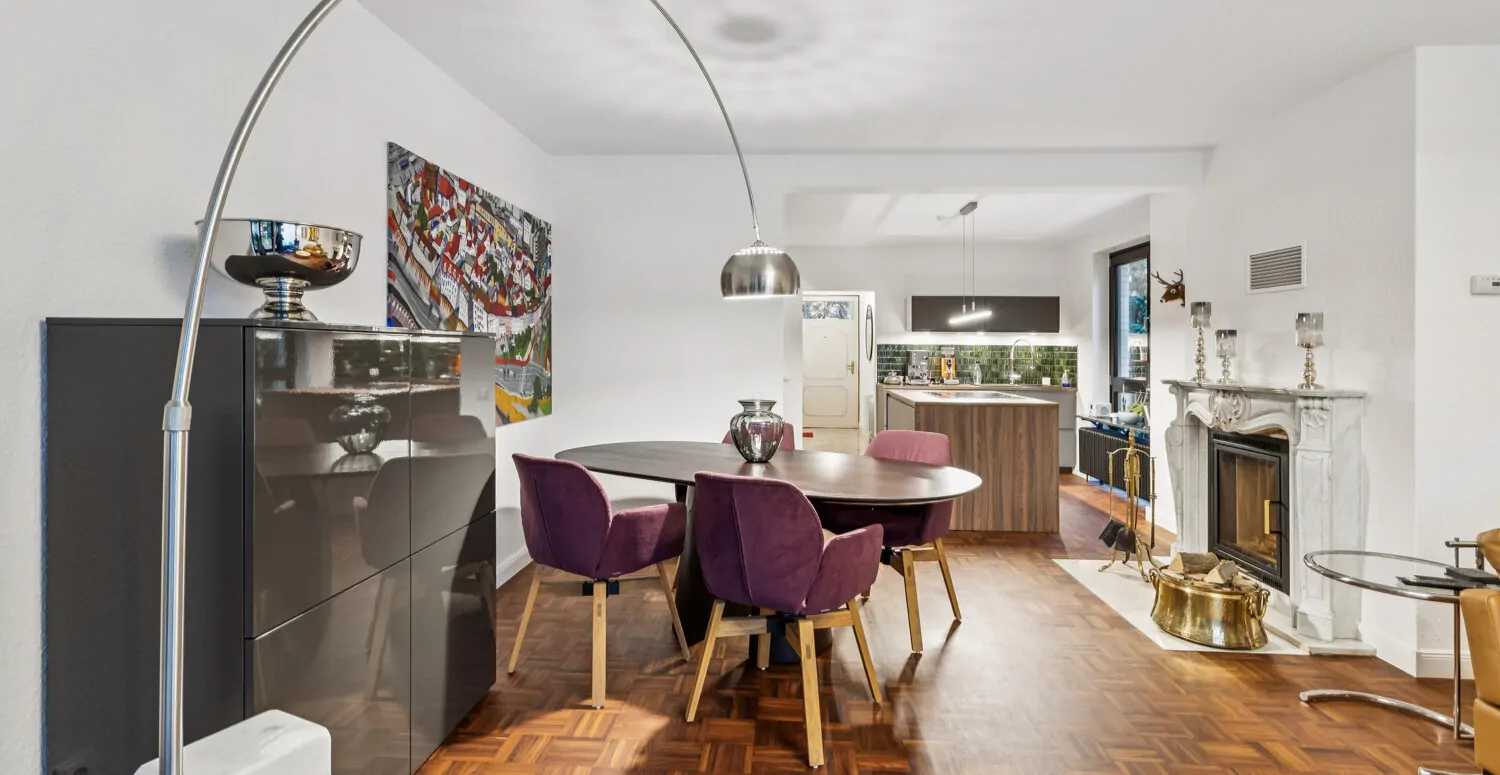 Neuwertiges Reihenendhaus mit gehobener Ausstattung und Tiefgaragenstellplatz in ruhiger Wohnlage