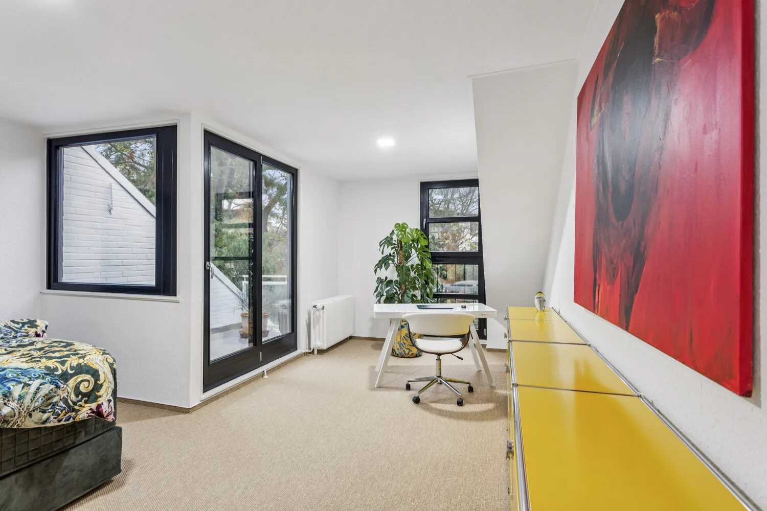 Schlafzimmer mit Loggia