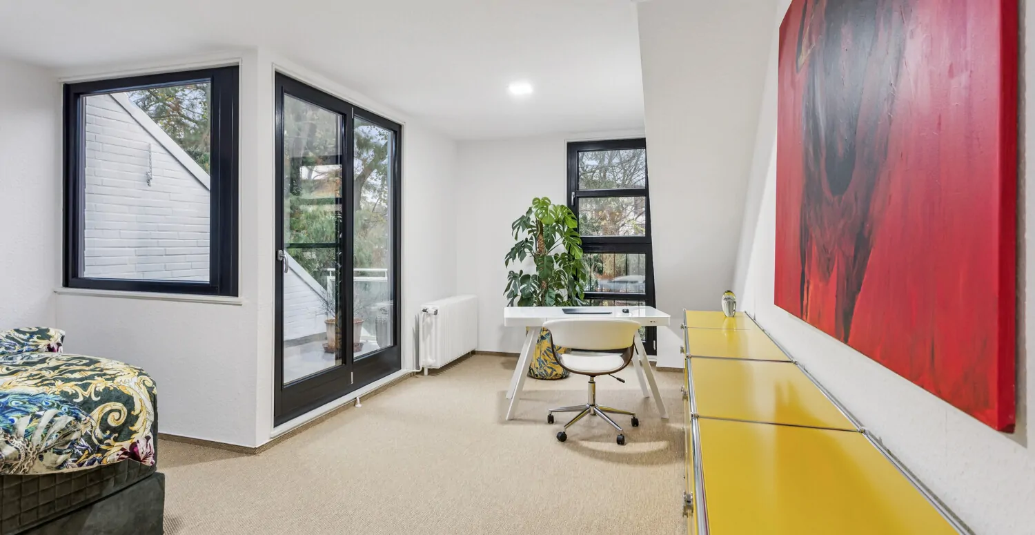 Schlafzimmer mit Loggia