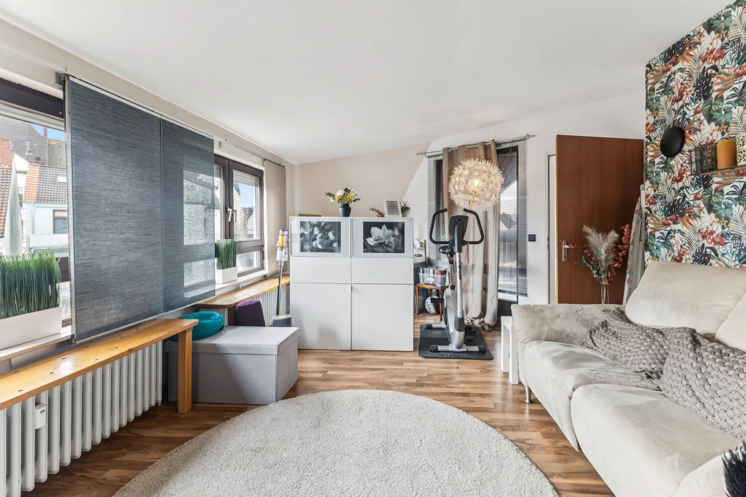Gepflegte und helle 2- Zimmerwohnung mit PKW- Stellplatz mitten in Hastedt