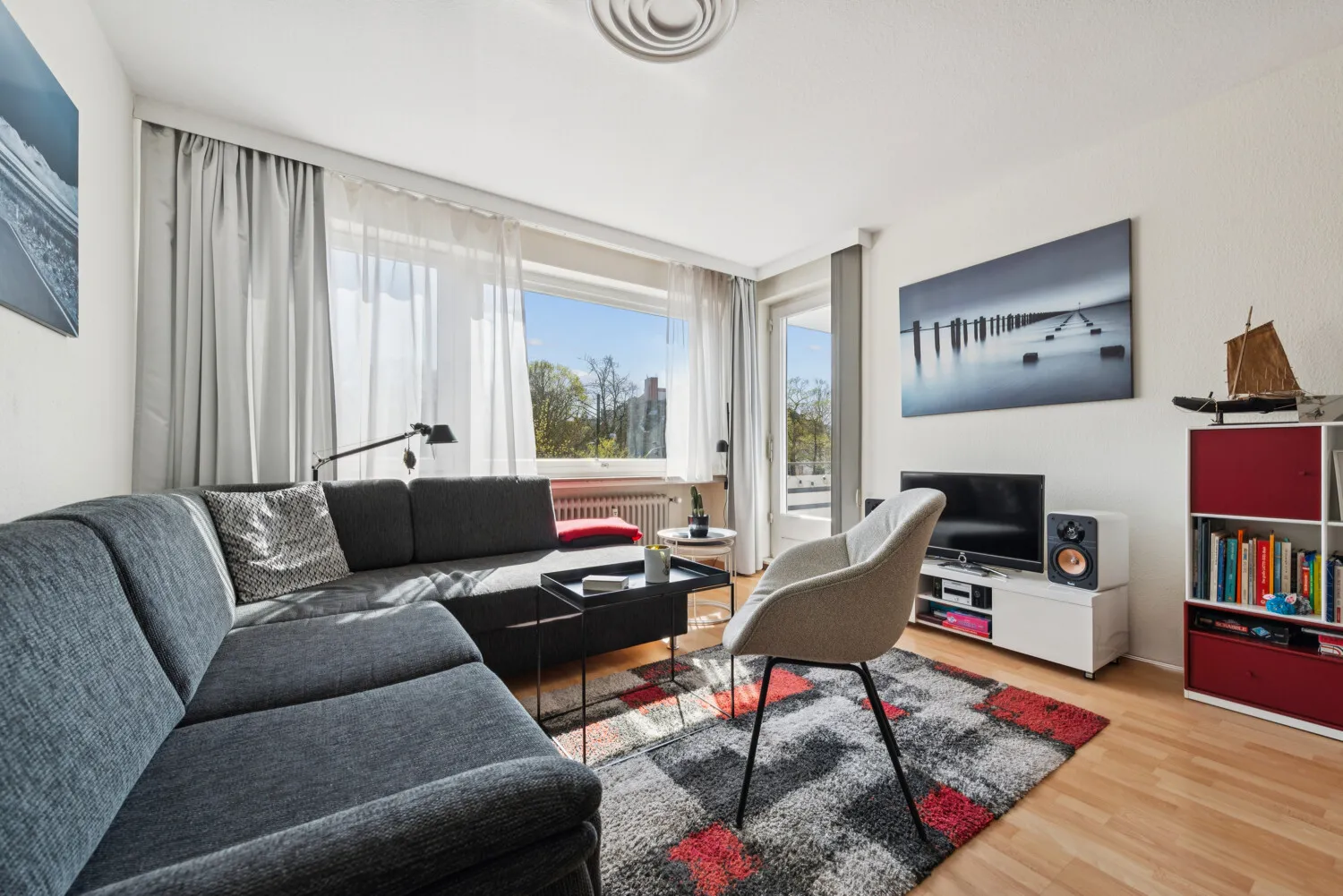 Wohnzimmer mit Südbalkon