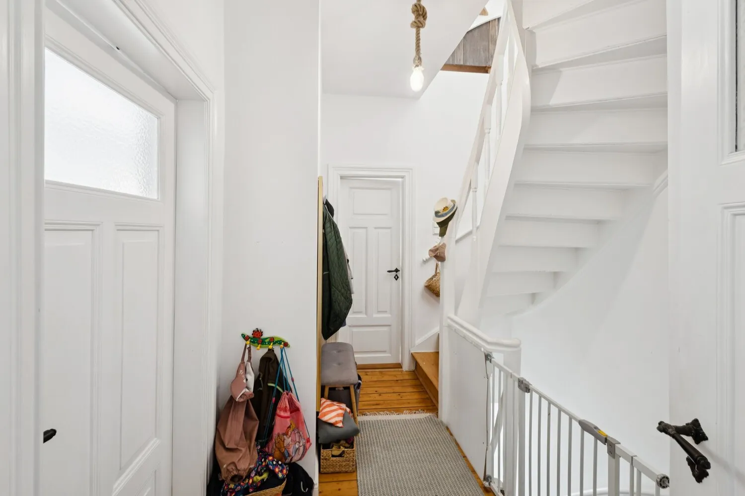 Treppe zum (Dachgeschoss)