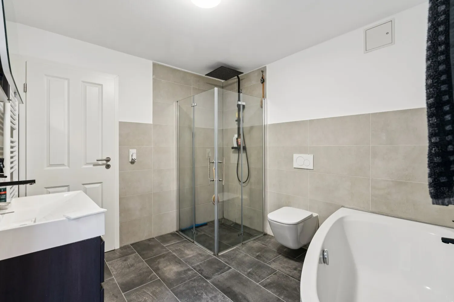 Badezimmer (Souterrain)