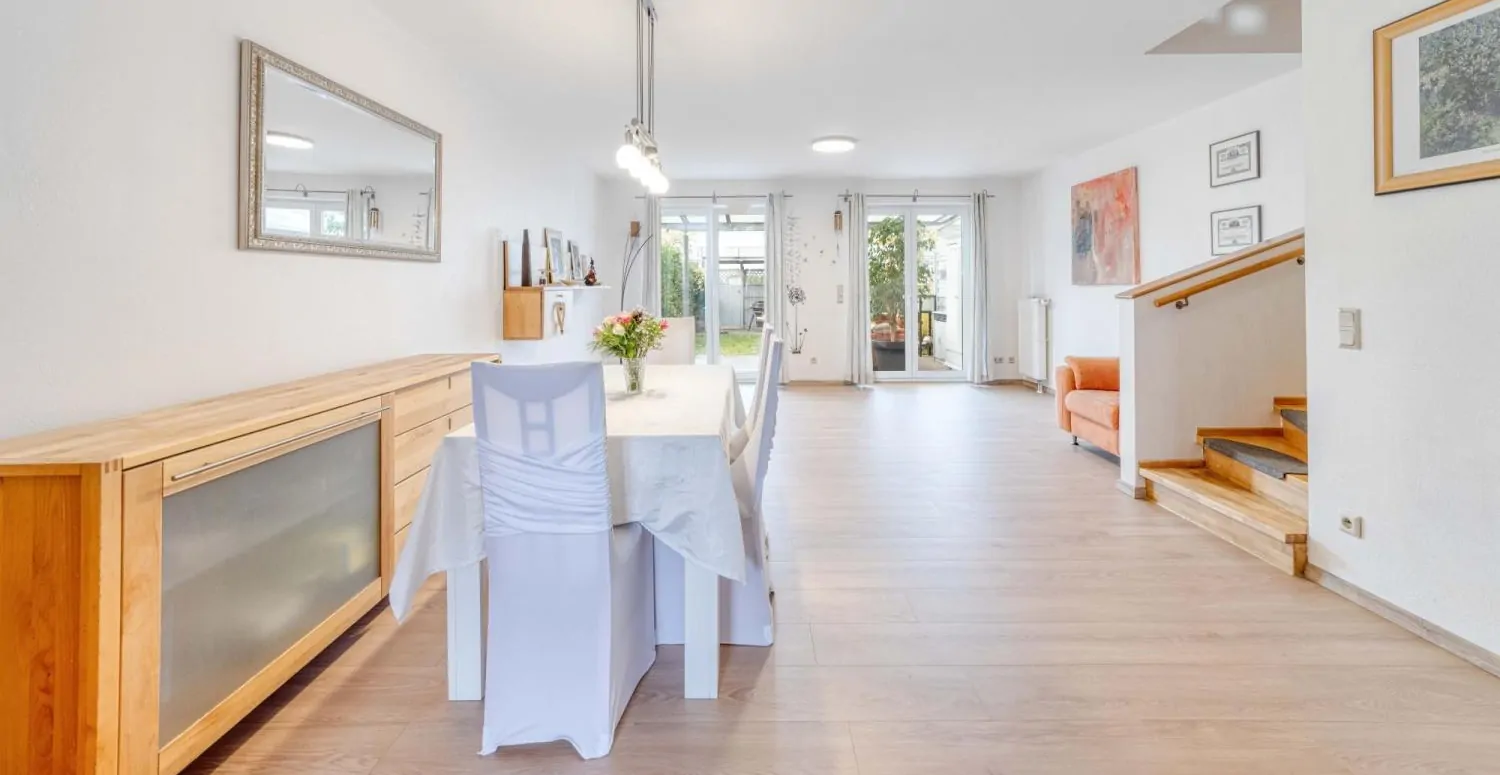 b6e4d6ae-13ad-4779-8b93-25a58a41ee33_original