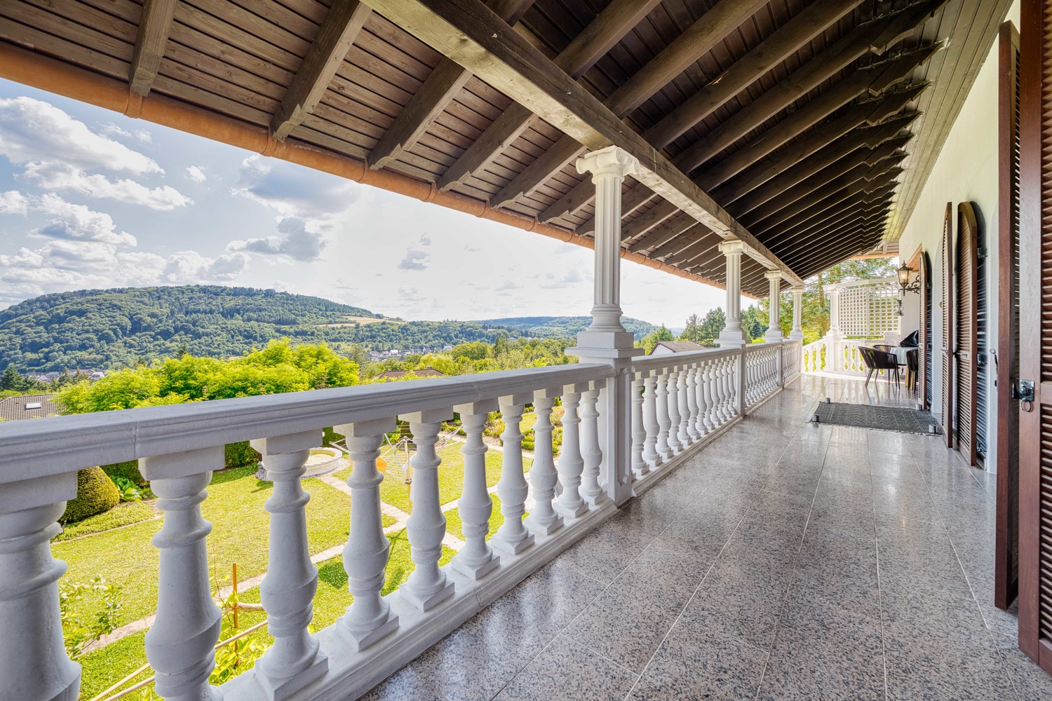 Terrasse mit Panoramablick