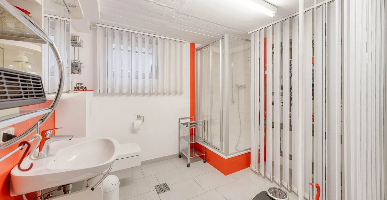 KG: Duschbad + Heizungsraum