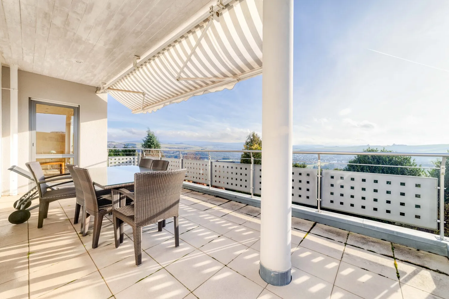 EG: Balkon mit Ausblick