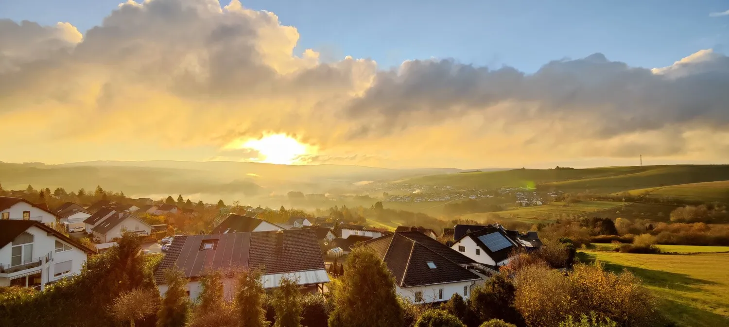 Sonnenuntergang mit Ortsblick