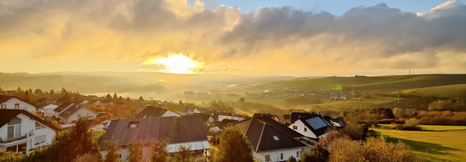 Sonnenuntergang mit Ortsblick