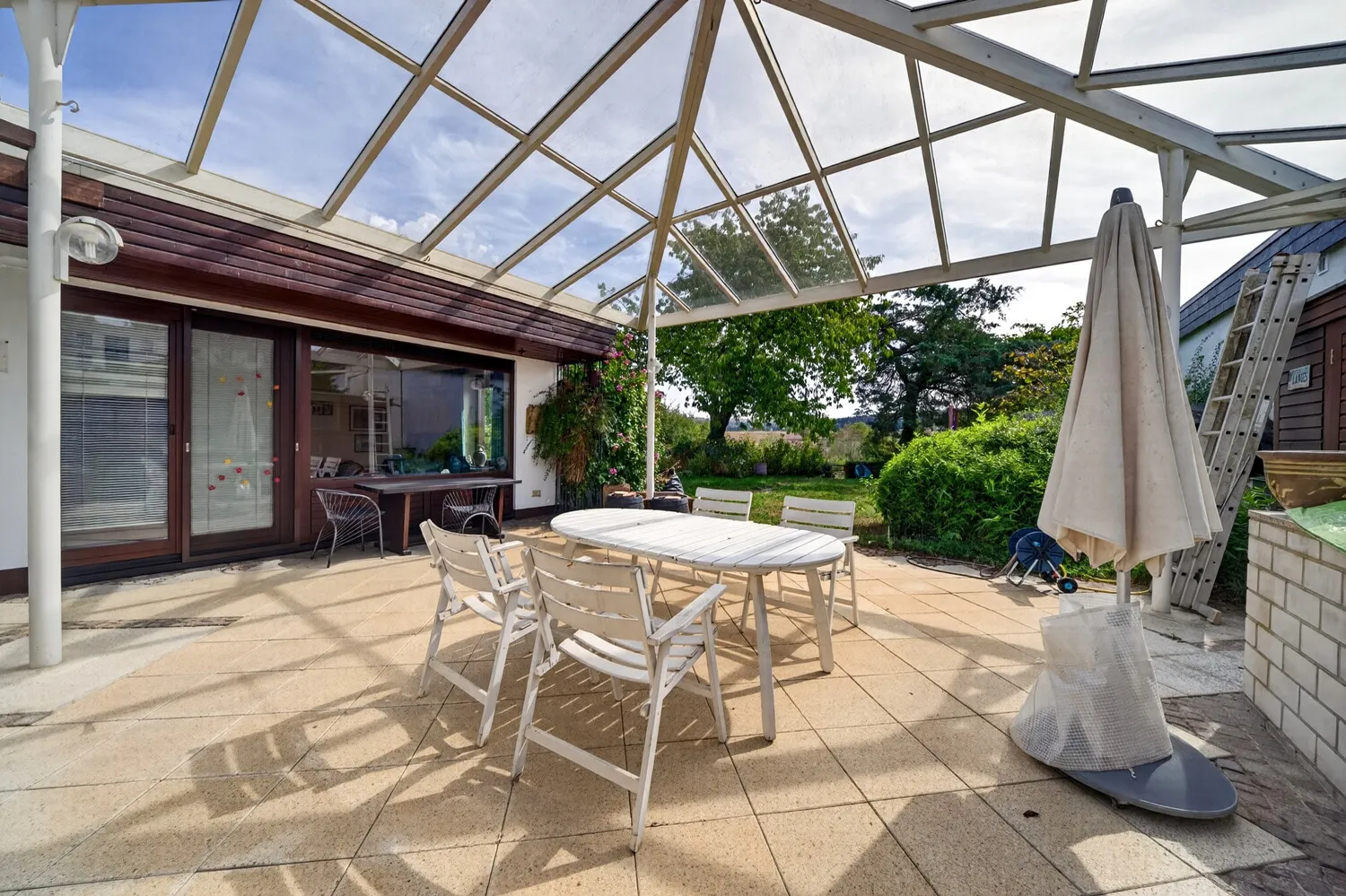 EG: Überdachte Terrasse