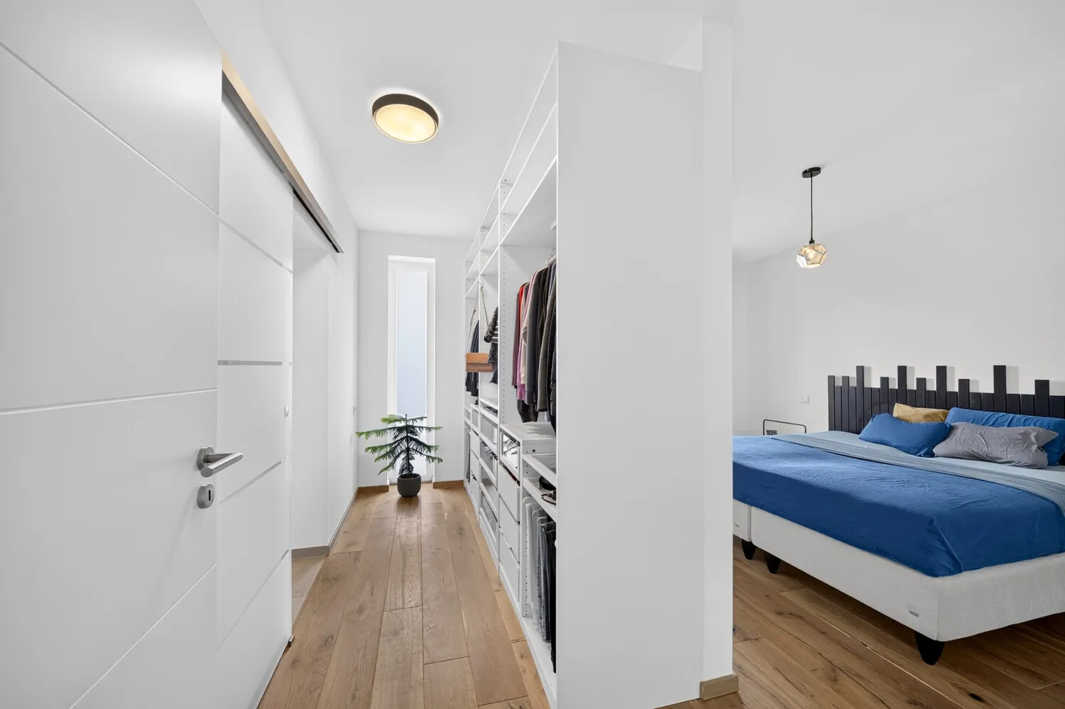 Schlafzimmer mit Umkleide