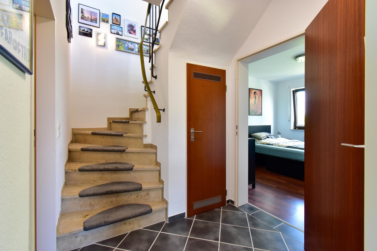 Flur mit Zugang zur Wendeltreppe 4. Oberschoss