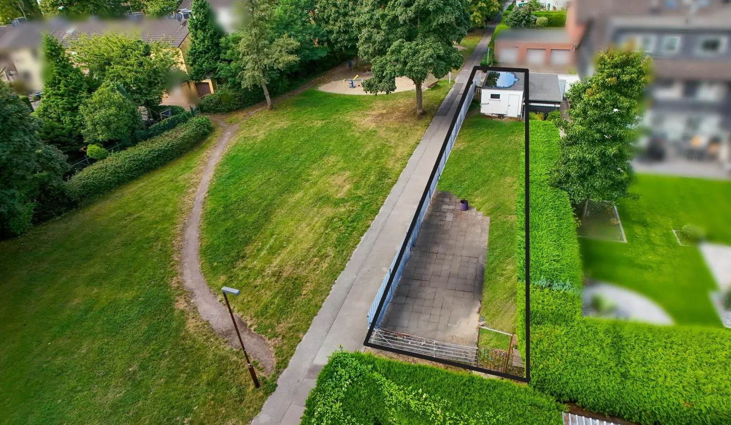 Flurstück mit Garage