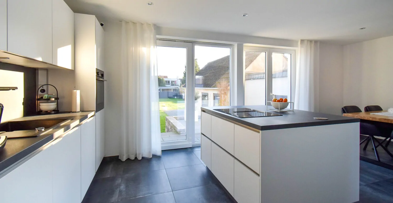 Küche mit Kochinsel