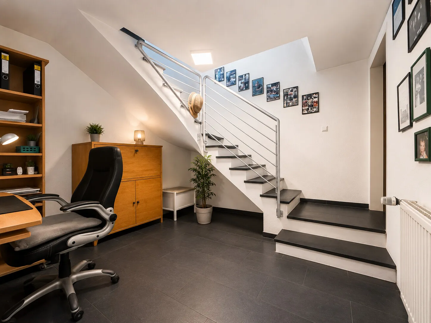 Büro/Diele Souterrain illustriert
