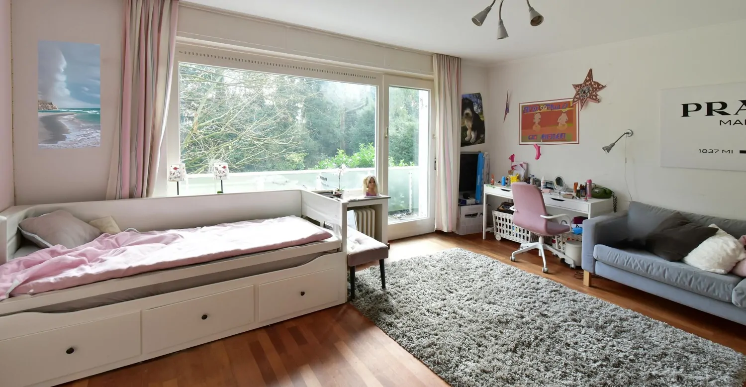 Schlafzimmer mit Balkon Zwischengeschoß