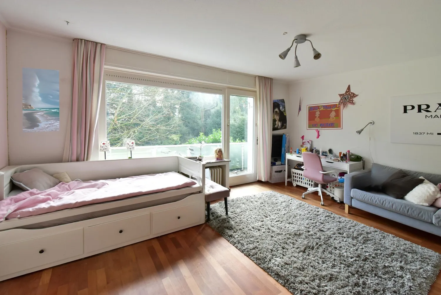 Schlafzimmer mit Balkon Zwischengeschoß
